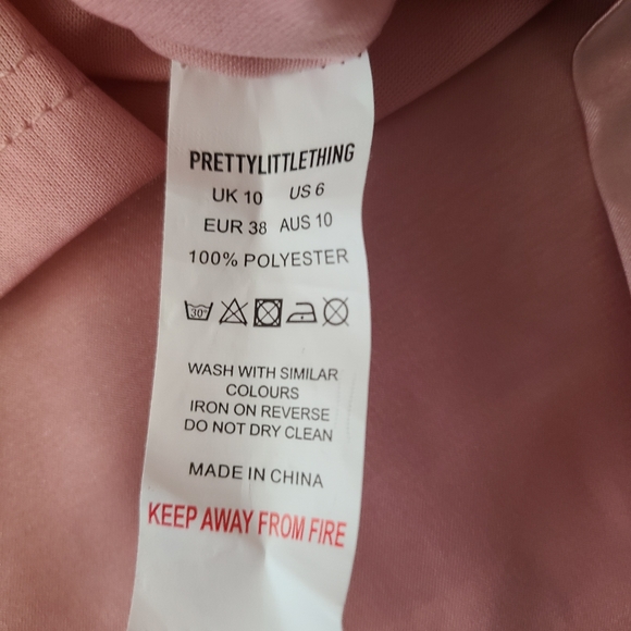 PrettyLittleThing Flared Cuff Satin Dress - Picture 5 of 5